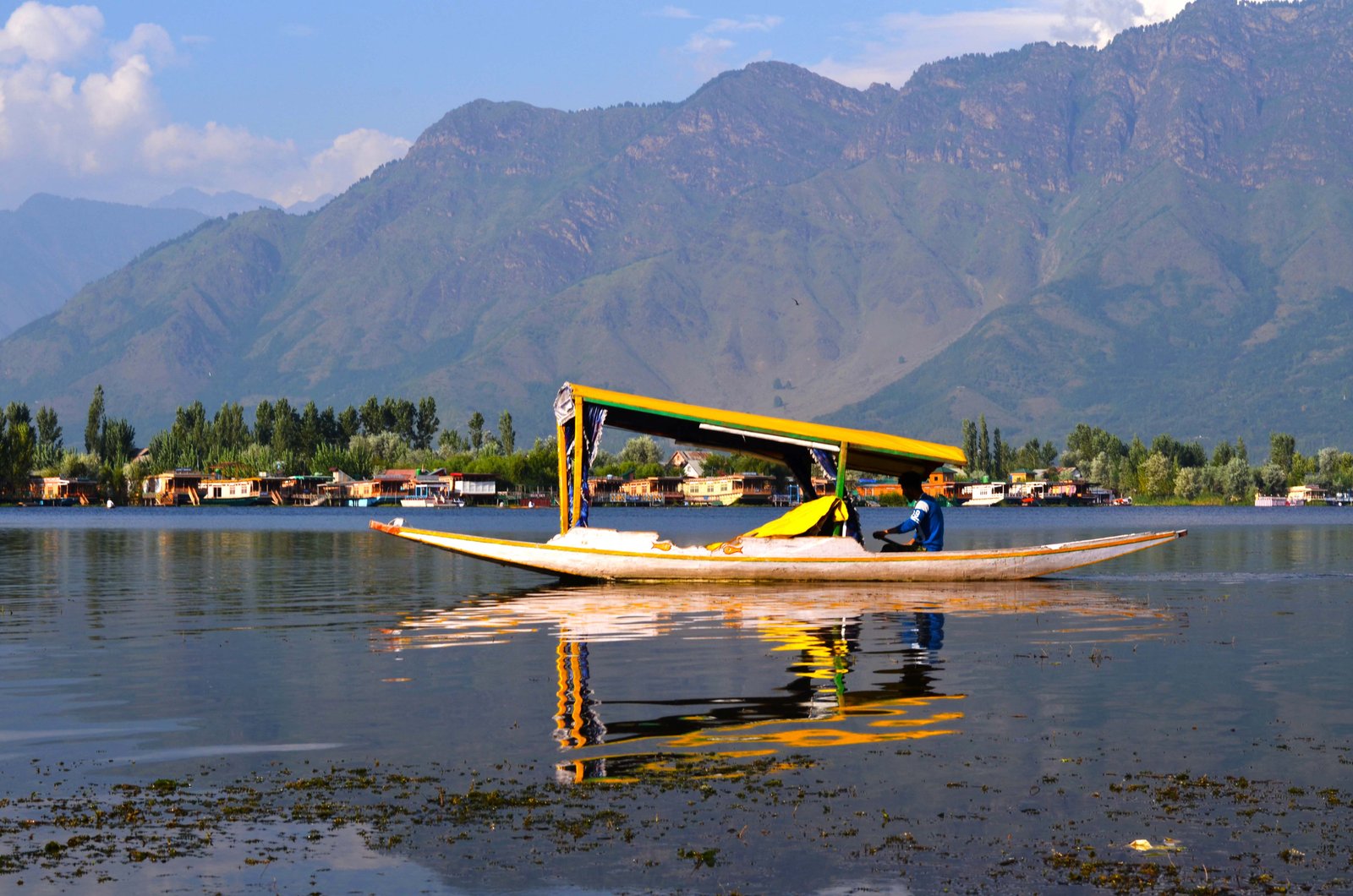 Dal lake Srinagar by Travel Jaunts