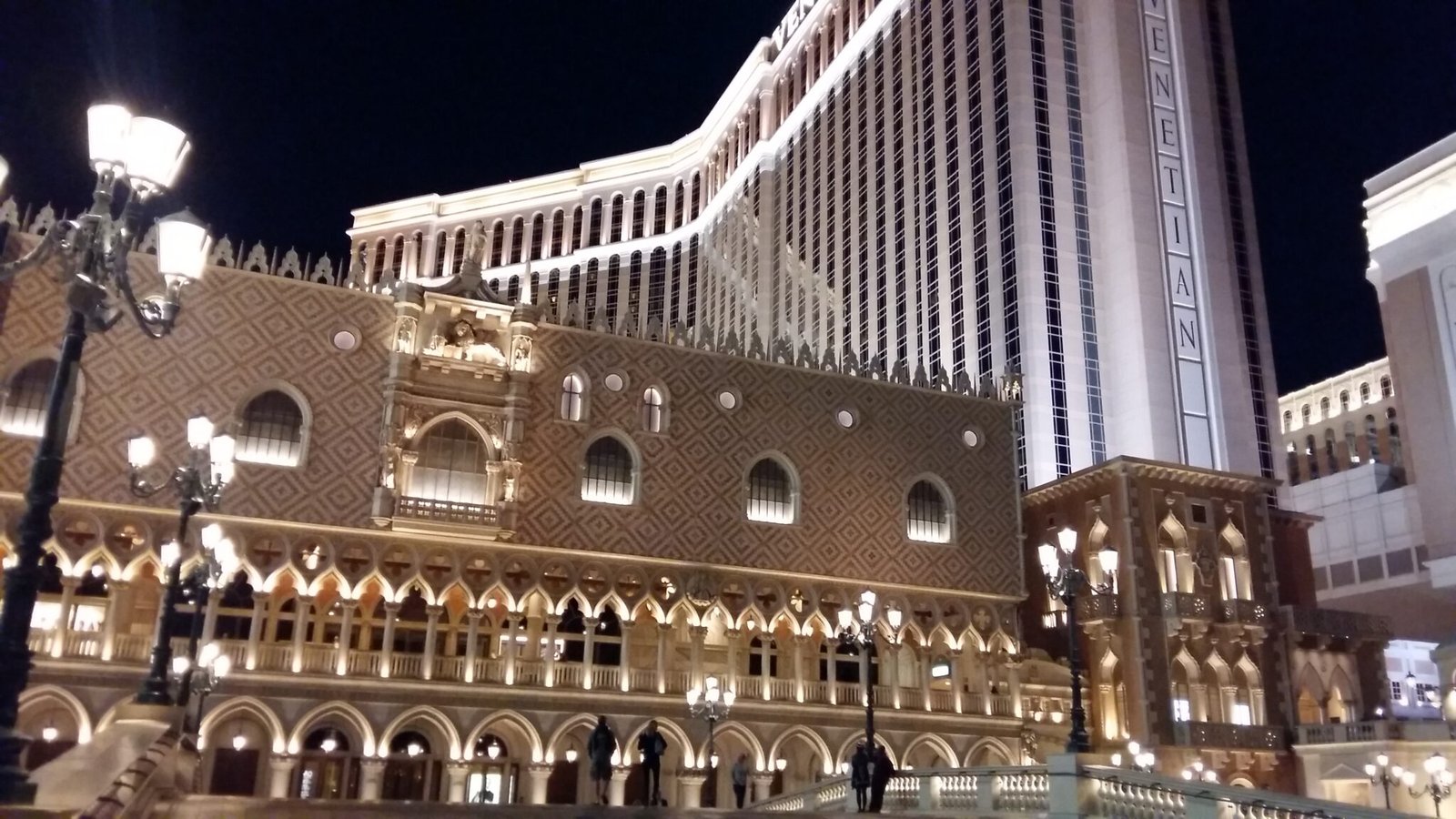 The Grand Venetian and Palazzo hotels at Las Vegas