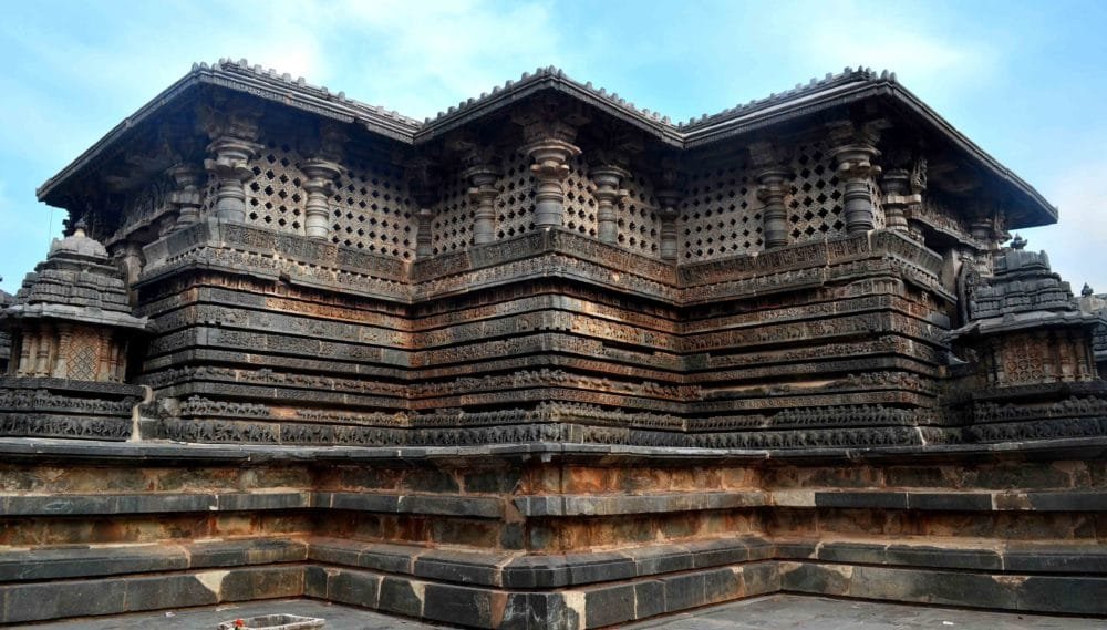 Hoysaleshwara temple in Halebidu by Travel Jaunts