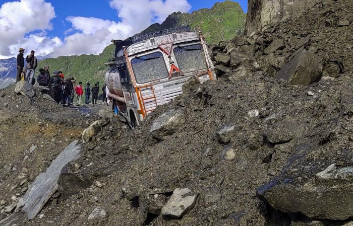 Landslide near Madhi on Manali Rohtang highway